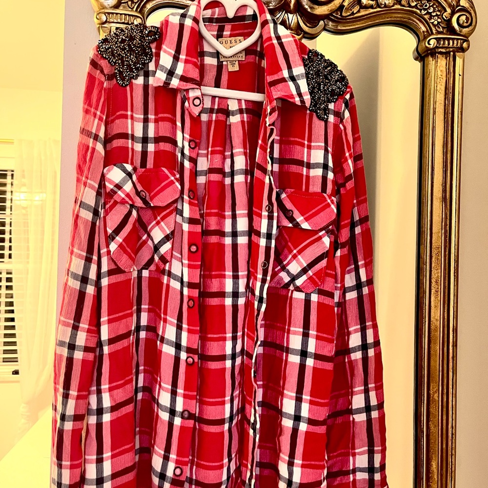 Button down GUESS shirt with embroidery